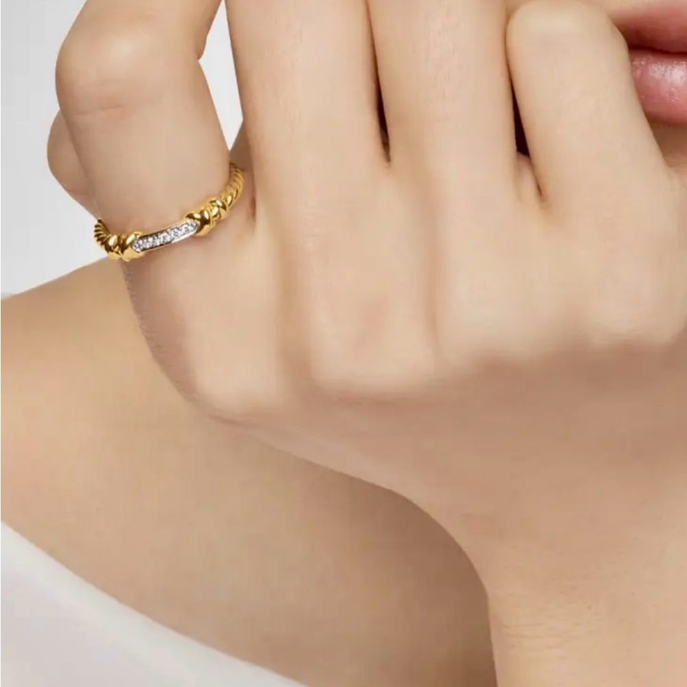 David Yurman Petite Helena Wrap Band Ring, 4mm 18k Gold and Diamonds - Picture 2 of 5